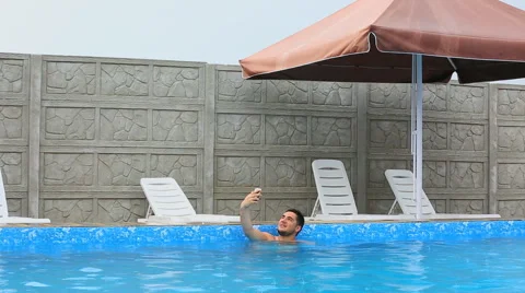 Man taking selfie in the rain Video stock 64987363