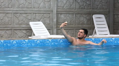 Man taking selfie in the rain Video stock 64987429