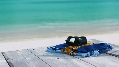 Man taking a snorkelling mask at the Maldives Island. Stock-Footage 136901853