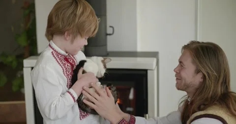 Man Talk with Kid Boy Holding Cat Kitten. Happy Family Father Dad Son Relations  Video stock 330233460