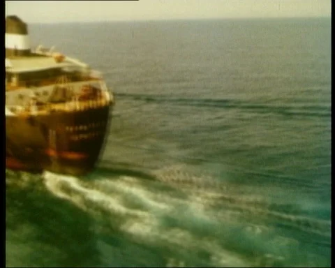 Man talking about pollution of the sea and oil boats, UK, 1986 Vídeo Stock 142213407
