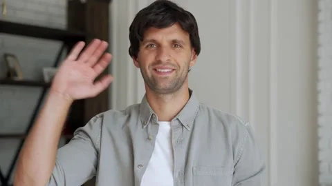 Man talking and gesturing emotionally during video conference on laptop. Man Vídeo Stock 136856919