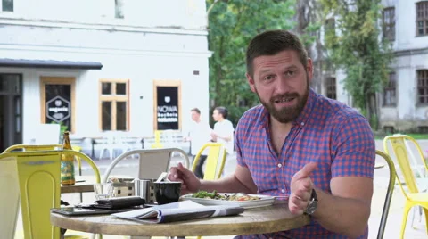 Man talking to camera during breakfast 库存影片 67629085