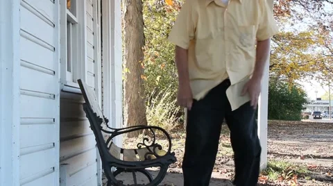 Man talking on cell phone Video stock 904697