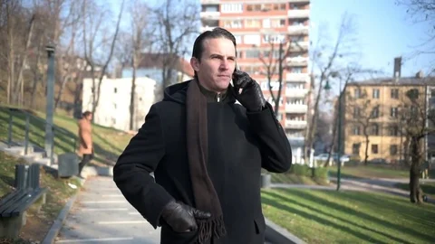 Man talking on cellphone 库存影片 83922768