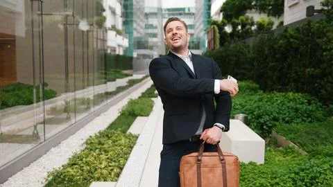 Man talking to manager by using phone and celebrate increasing sales. Urbane. 스톡 사진