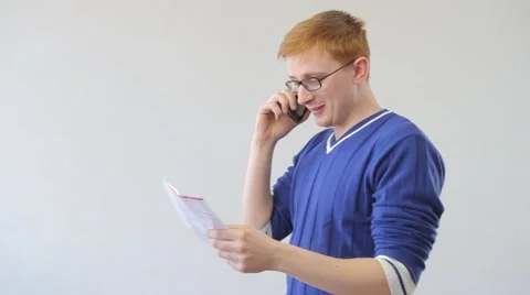 Man talking on the phone 動画素材 50071128