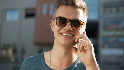 Man Talking Phone 動画素材 76921154