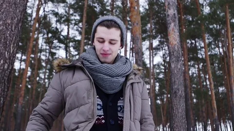 A man talking on the phone in the winter forest 스톡 동영상 70989585