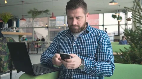 Man talking by smartphone in cafe, portrait, steadicam shot Vídeos de archivo 72951184