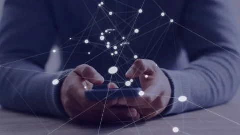 Man tapping smartphone on table in technology demo, animated node network Vidéo 334465843