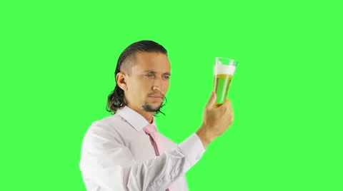 Man tasting beer Video stock 41552290