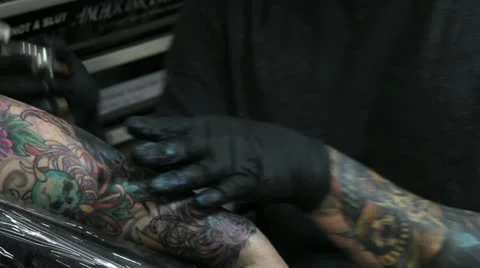 Man tattooing an arm Stock Footage 12290339