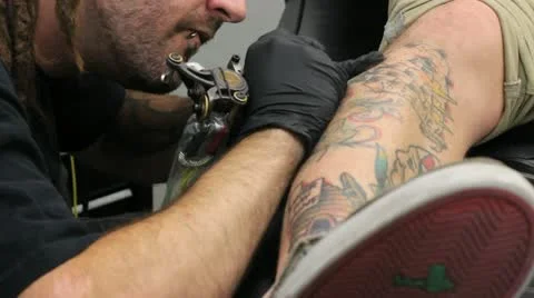 Man tattooing a leg Stock Footage 12290315
