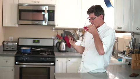 Man with tea and tablet in kitchen 動画素材 201503078