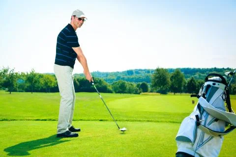 Man Teeing Off Фото