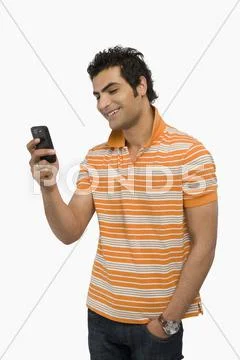 Man text messaging on a mobile phone Stock Photos