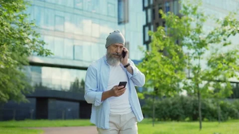 Man texting and answering call on cell phones Stock Footage 135465906
