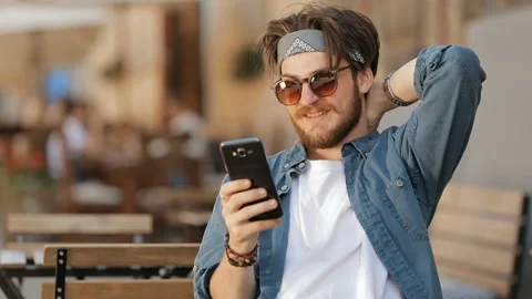 Man Texting Message Vidéo 91792425