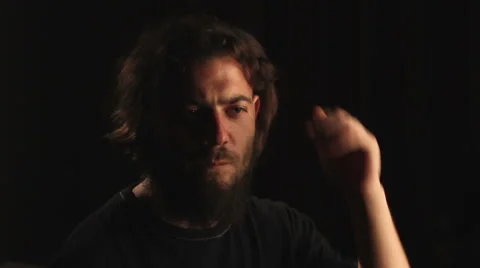 Man think in dark room. itching in the head Video stock 55077464