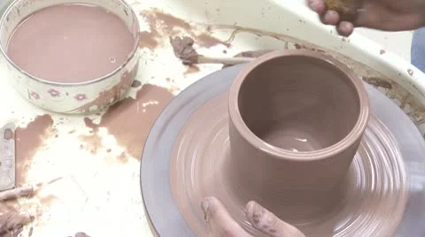 Man throwing a clay pot Video stock 10605068