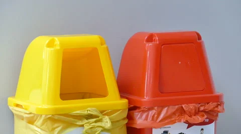 Man throwing garbage Video stock 68860713