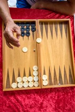 Man throws dice while playing backgammon Foto stock