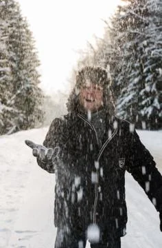 Man throws the snow Foto stock