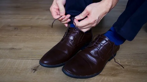A man tie a shoelace Stock Footage 129176100