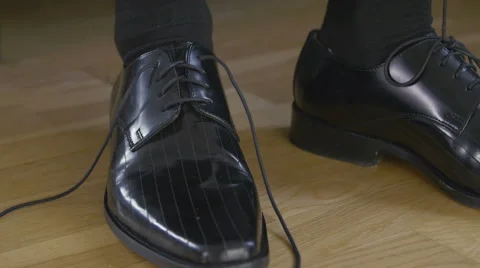 Man that ties shoelaces Stock Footage 61486005