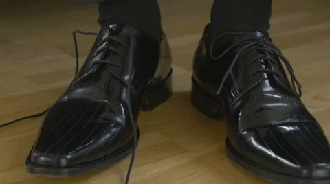 Man that ties shoelaces Stock Footage 61486184