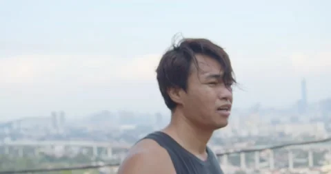 A man tired doing Freestyle rope skipping - close up Stock Footage 146095853