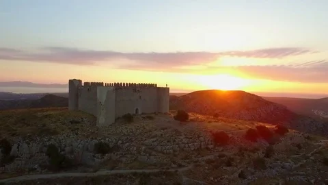 Man on top of a castle on the top of the mountain, watching the sunrise  動画素材 73097235