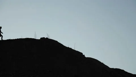 Man at the top of the mountain 스톡 동영상 91583807