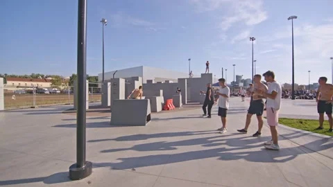 Man traceur performs parkour in city sports park at sunset Vídeos de archivo 212049990