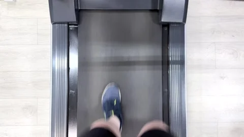 Man training and jogging on treadmill at gym, top view closeup of foots. Vídeo Stock 267941353