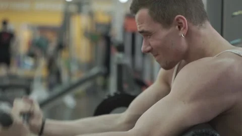 Man is training in gym Видео 90492572