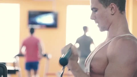 Man is training in gym Stockbeeldmateriaal 90495695