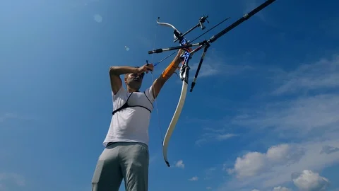 A man training with a modern bow on a range. Stock Footage 114968003