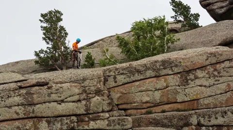 Man trains to conquer the rock Video stock 43738084