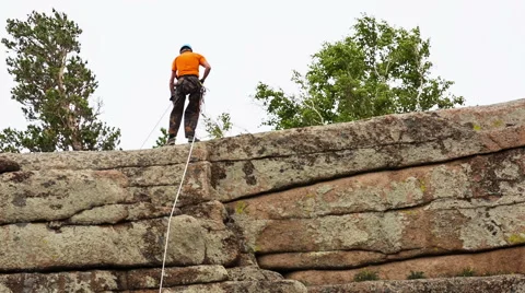 Man trains to conquer the rock Video stock 43738238
