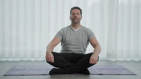 Man tries meditating Video stock 262087911