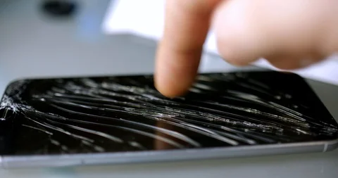 A man tries to turn on a broken smartphone Vídeos de archivo 88731894