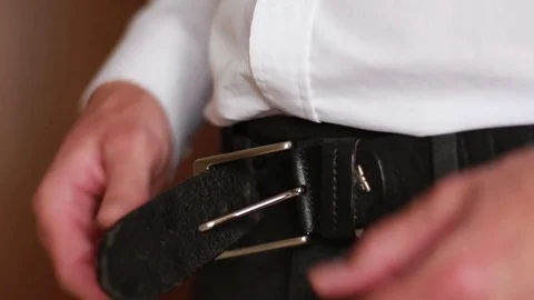 Man trying to button his belt 動画素材 75828043