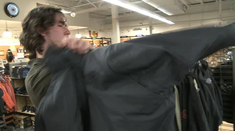 Man Trying On Jacket in Store Vidéo 45496839