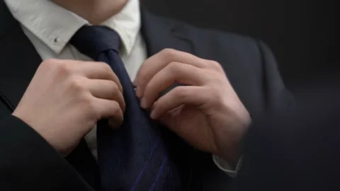 Man trying new black suit, reflect on mirror. Male wearing suit and tie. Vídeo Stock 148320175