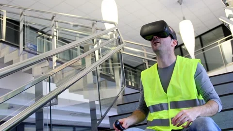 Man trying virtual reality glasses 스톡 동영상 256781943