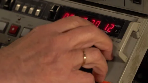 Man tunes image on player Stockbeeldmateriaal 114509534