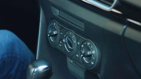 Man, Turning on, Car, AC Видео 76727434