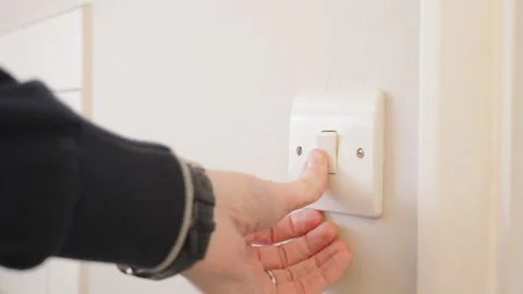 Man Turning On/Off Light Switch Vídeo Stock 269186583